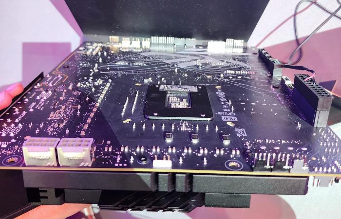 ASUS annonce bientôt des mises à jour « excitantes » pour la carte mère Z890 BTF