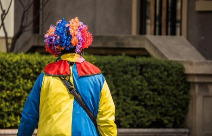 18 enfants empoisonnés par deux clowns qui jetaient des biscuits dans la cour de récréation, que s’est-il passé ?