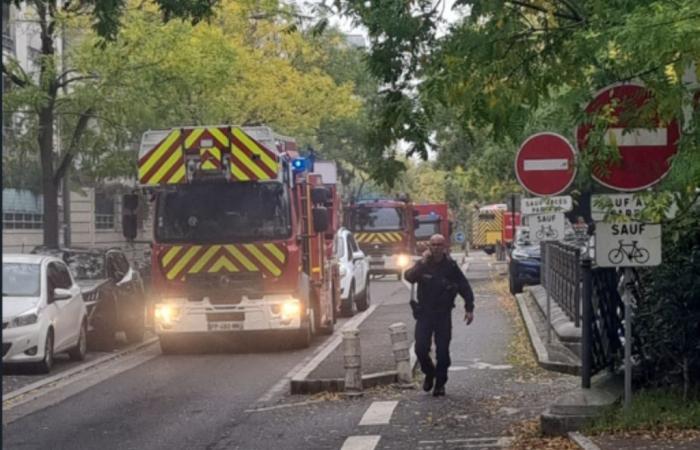 une voiture prend feu dans un parking souterrain, 53 pompiers mobilisés