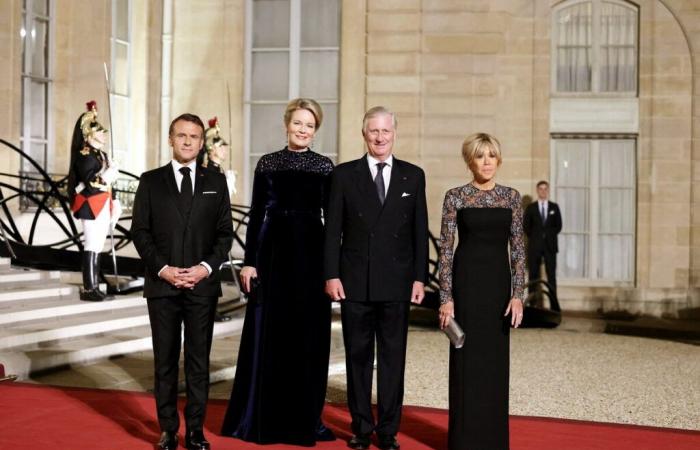 Brigitte Macron et Mathilde de Belgique pétillantes, Tatiana Silva sublime enceinte, ventre visible pour Madame Darmanin… images du dîner d’État à l’Élysée (Photos)