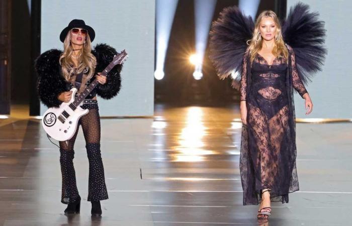 Regardez Orianthi accompagner Kate Moss sur le podium du défilé de mode Victoria’s Secret