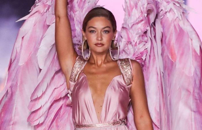 Gigi Hadid ouvre le défilé Victoria’s Secret 2024 en rose parfait