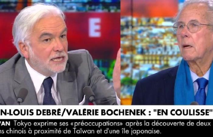 Lively exchanges between Pascal Praud and Jean-Louis Debré live on CNews