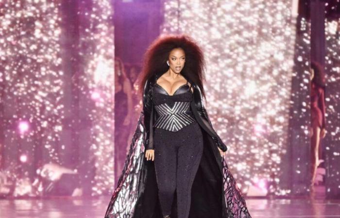 Tyra Banks clôture le défilé Victoria’s Secret 2024