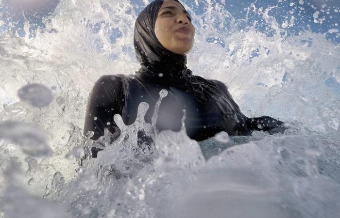 une piscine ouverte clandestinement pour les femmes en burkini