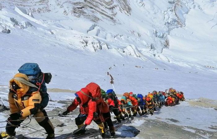 Les corps gelés de cinq alpinistes russes retrouvés par les secours