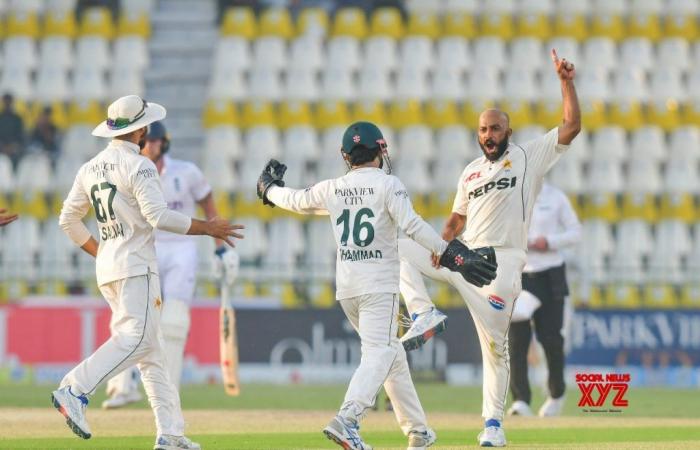 Sajid Khan tourne la table pour le Pakistan après le siècle de Duckett lors de la deuxième journée