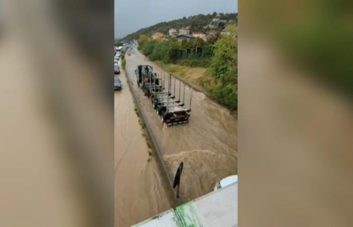 images d’inondations dans la zone commerciale de Givors et sur l’A47