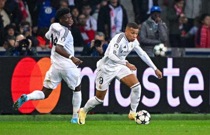 “Je suis très heureux”, réagit Kylian Mbappé après avoir été élu joueur du mois par les supporters du Real Madrid.