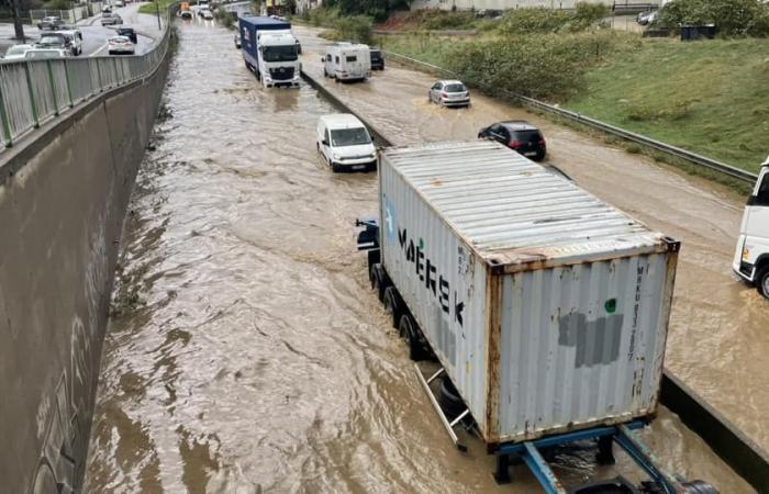 A Givors, des images impressionnantes de la crue du Gier