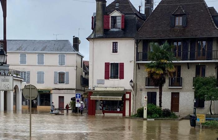 heavy rainfall causes flooding in Salies-de-Béarn