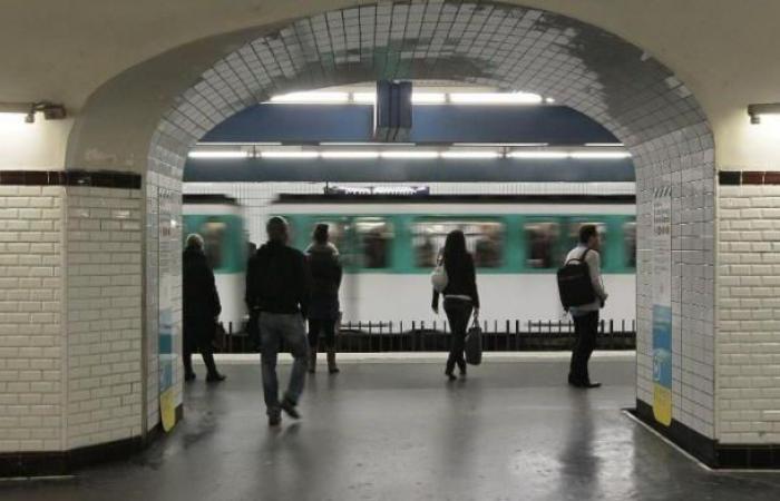 Une plainte déposée après le rejet d’une affiche de soutien aux otages du Hamas dans le métro