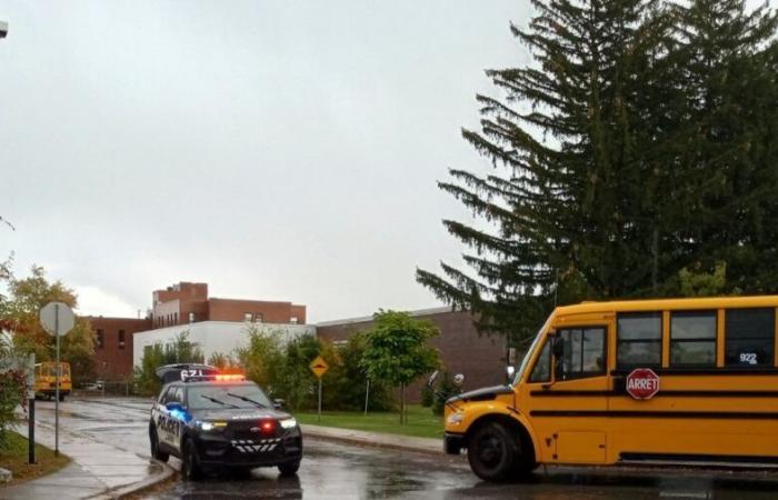 Un garçon de 14 ans arrêté pour appels de menaces et confinement scolaire à Laval