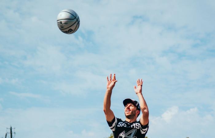 Merchandising – L’équipe Alpine F1 collabore avec New Era et les San Antonio Spurs