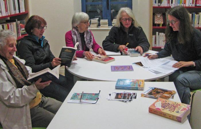 Les bibliothécaires travaillent sur la Foire du livre d’hiver