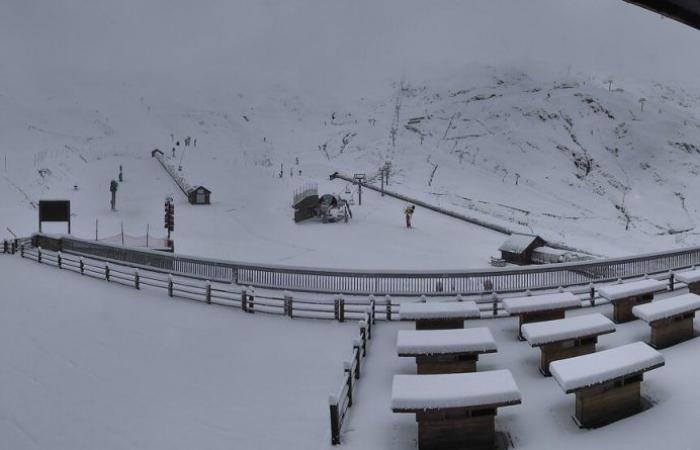 Pyrénées. De nombreuses stations de ski sous la neige, des images magiques