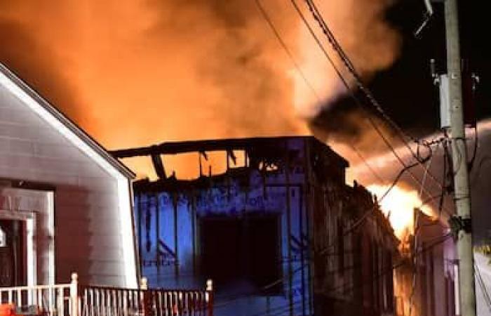 [EN PHOTOS] Incendie majeur à Charlesbourg