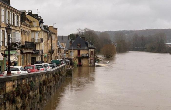 1 900 foyers privés d’électricité, la Vézère commence à déborder