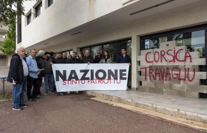 Des indépendantistes de la Nazione bloquent l’entrée de France Travail à Bastia