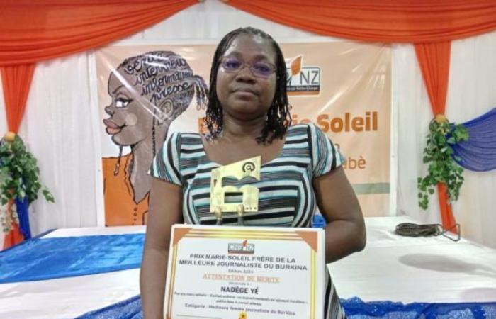 Nadège YE sacrée meilleure femme journaliste du Burkina Faso