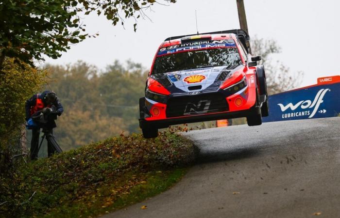 Neuville explique les coûteuses excursions tout-terrain du WRC en Europe centrale