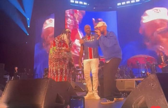 Impressionnés par ses freestyles, les Fugees invitent le rappeur Oli sur scène à Paris