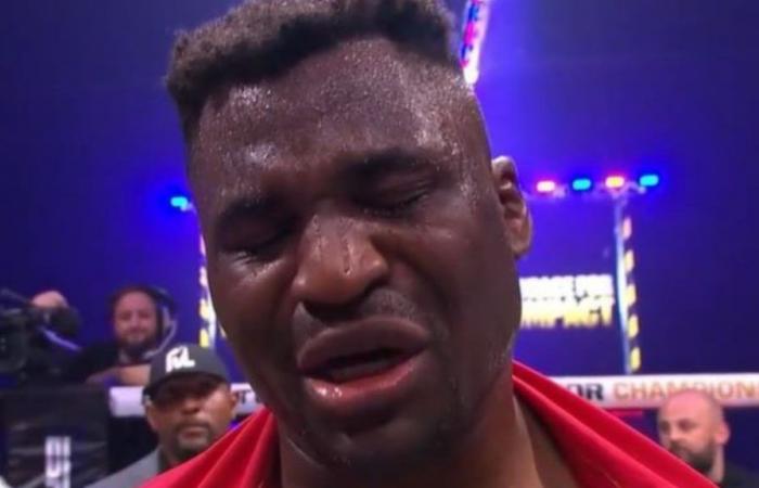 Francis Ngannou met KO Renen Ferreira au premier tour du retour du MMA et fond en larmes après avoir dédié la victoire à son fils