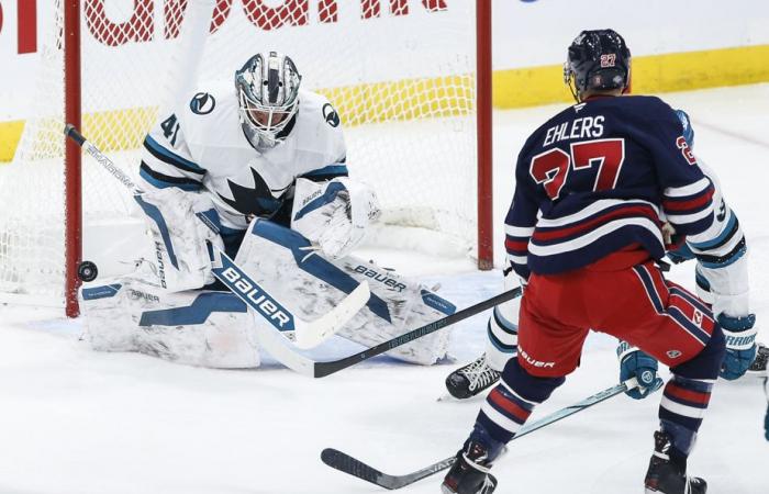 Les Jets écrasent les Sharks 8-3