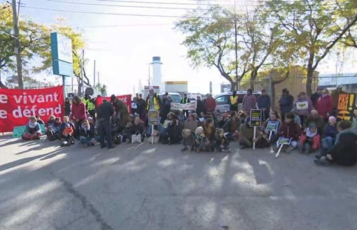 Des manifestants bloquent l’entrée d’un terminal pétrolier à Montréal