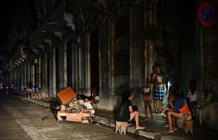 Les Cubains toujours plongés dans le noir