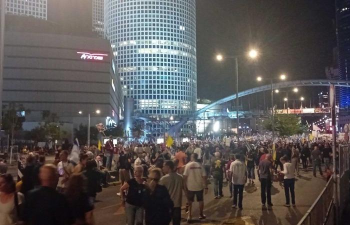 Des centaines de personnes manifestent pour les otages et contre le gouvernement à Tel Aviv