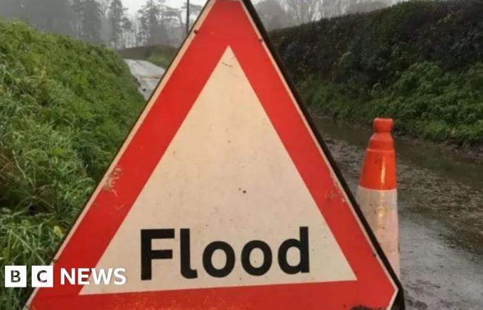 Des avertissements d’inondation dans le Devon sont en place dans plusieurs endroits