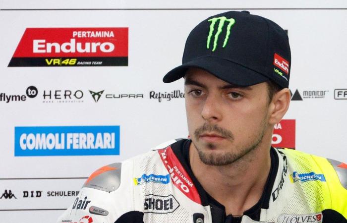 La star du MotoGP a été transportée d’urgence à l’hôpital par ambulance aérienne après un terrible accident avec son rival alors qu’une collision à 200 km/h fait l’objet d’une enquête.