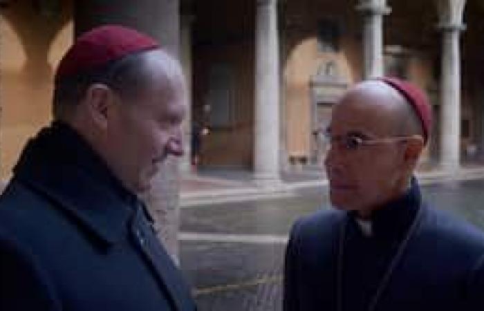 Ralph Fiennes et Isabella Rossellini dans les secrets de l’élection du pape