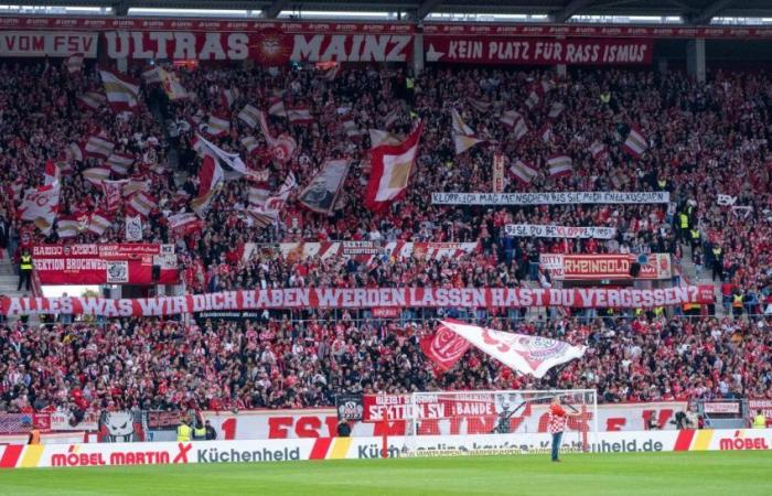 Les banderoles fracassantes des supporters de Mayence contre Klopp