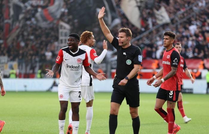 L’arbitre Brych laisse les Francfortois en colère stupéfaits