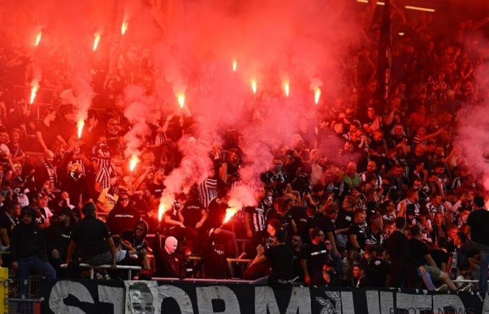 Les supporters de Charleroi interrompent l’avant-match du choc wallon en lançant des fumigènes sur le terrain ! – Tout le football