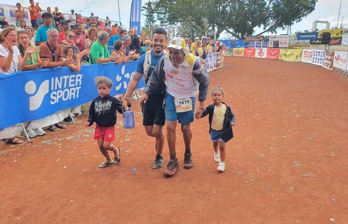 l’arrivée des derniers coureurs de la Diagonale des Fous