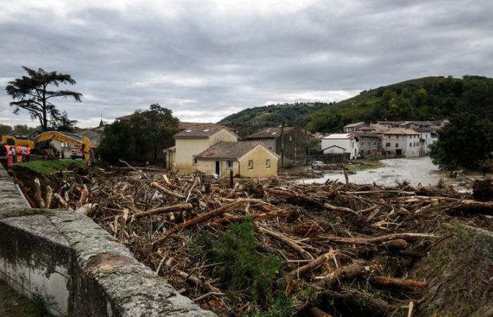 une femme se suicide en tombant dans un trou formé par les inondations en Ardèche