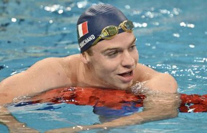 Léon Marchand remporte le 400 m quatre nages avec le record de France en prime