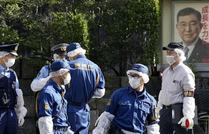 Un homme arrêté après que des bombes incendiaires ont été lancées sur le siège du parti au pouvoir au Japon et que sa voiture a heurté la barrière de sécurité autour du bureau du Premier ministre.