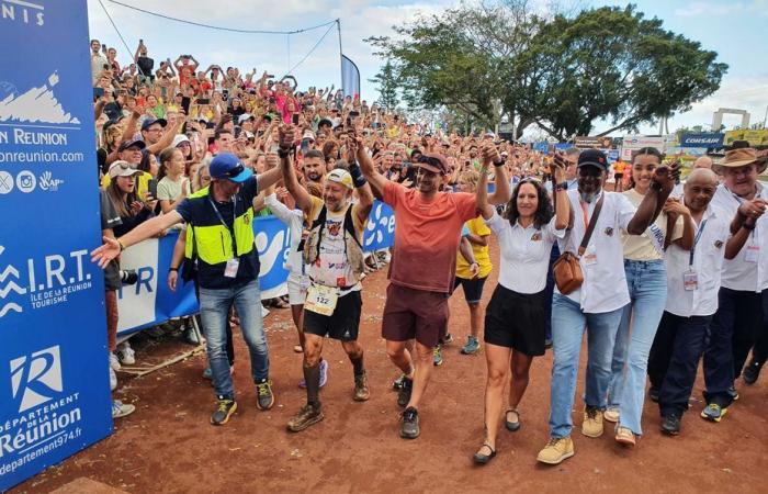 l’arrivée des derniers coureurs de la Diagonale des Fous