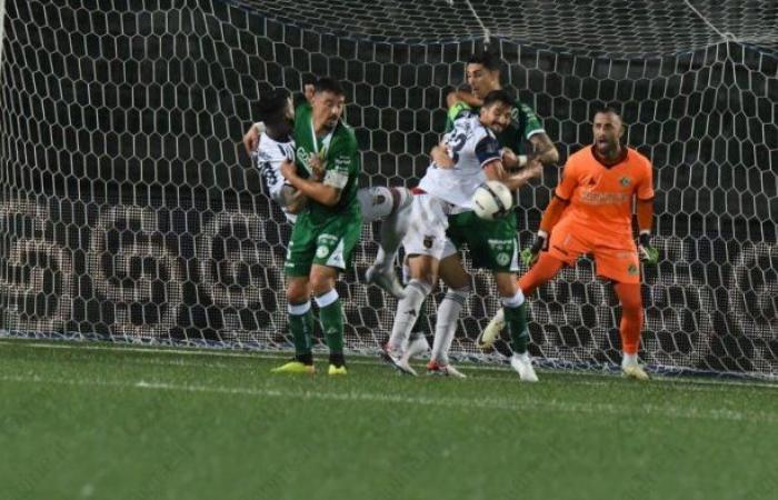 3 milieux de terrain supplémentaires dans les stands pour les Wolves, l’équipe appelée