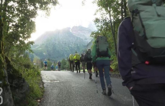 Faire le tour du Mont Blanc après un problème cardiaque, le défi relevé par les patients des HUG – rts.ch