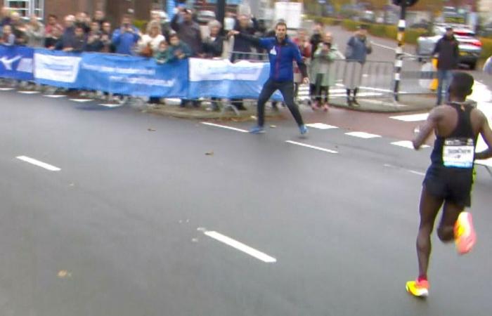 Getachew a failli prendre un mauvais chemin mais remporte quand même le marathon d’Amsterdam