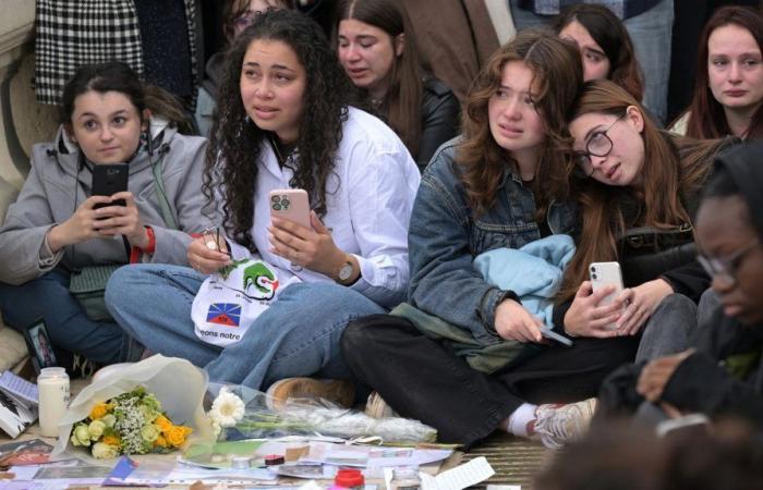 A Paris, hommage des fans au chanteur Liam Payne qui a marqué leur enfance