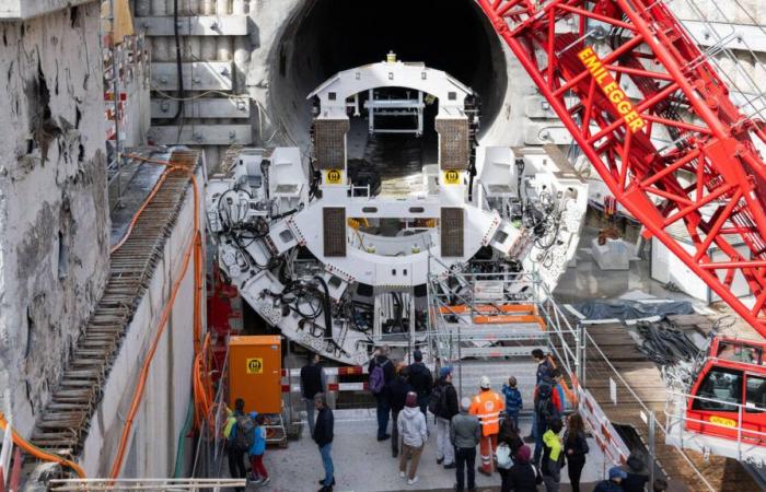 Pour revoir leurs familles, les ouvriers du Saint-Gothard réclament un repos plus long