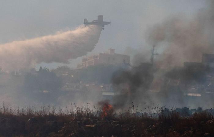 Israël bombarde une société financière liée au Hezbollah