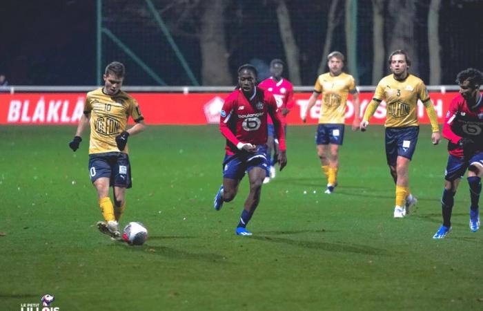 Trévis Dago (LOSC) trouve la lucarne pour son deuxième but en Ligue 2