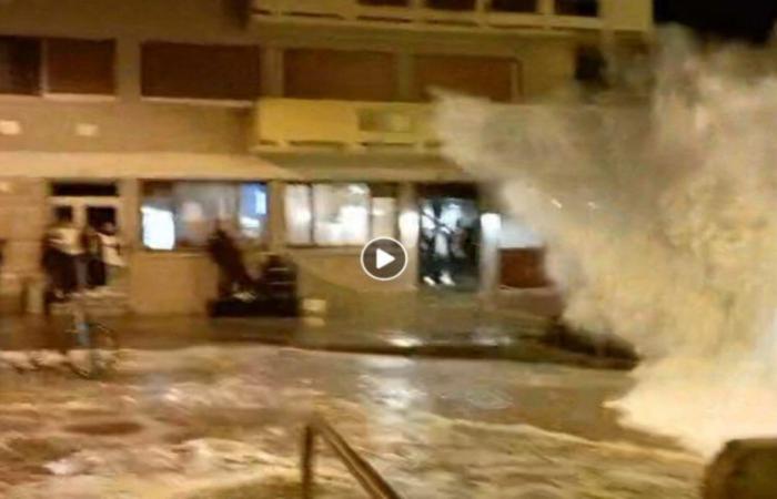 VIDÉO. Une vague emporte les spectateurs lors des grandes marées à Saint-Malo